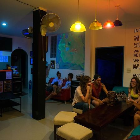 Love Station Hostel Баан-Тай Екстер'єр фото