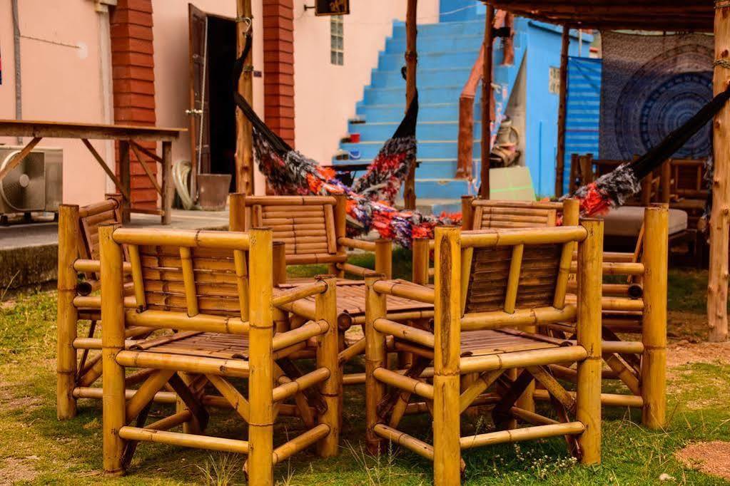 Love Station Hostel Баан-Тай Екстер'єр фото
