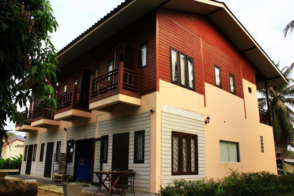 Love Station Hostel Баан-Тай Екстер'єр фото