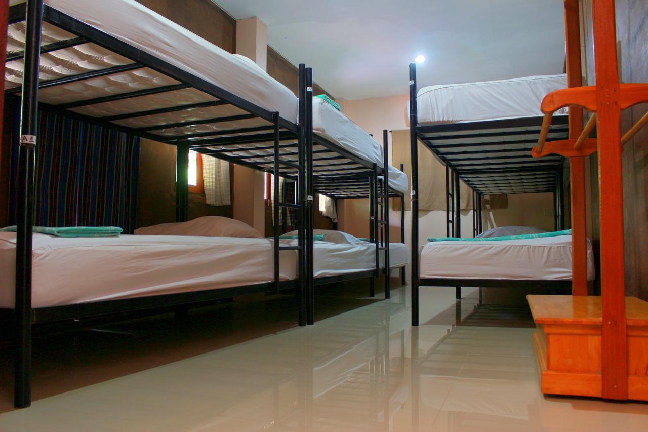 Love Station Hostel Баан-Тай Екстер'єр фото
