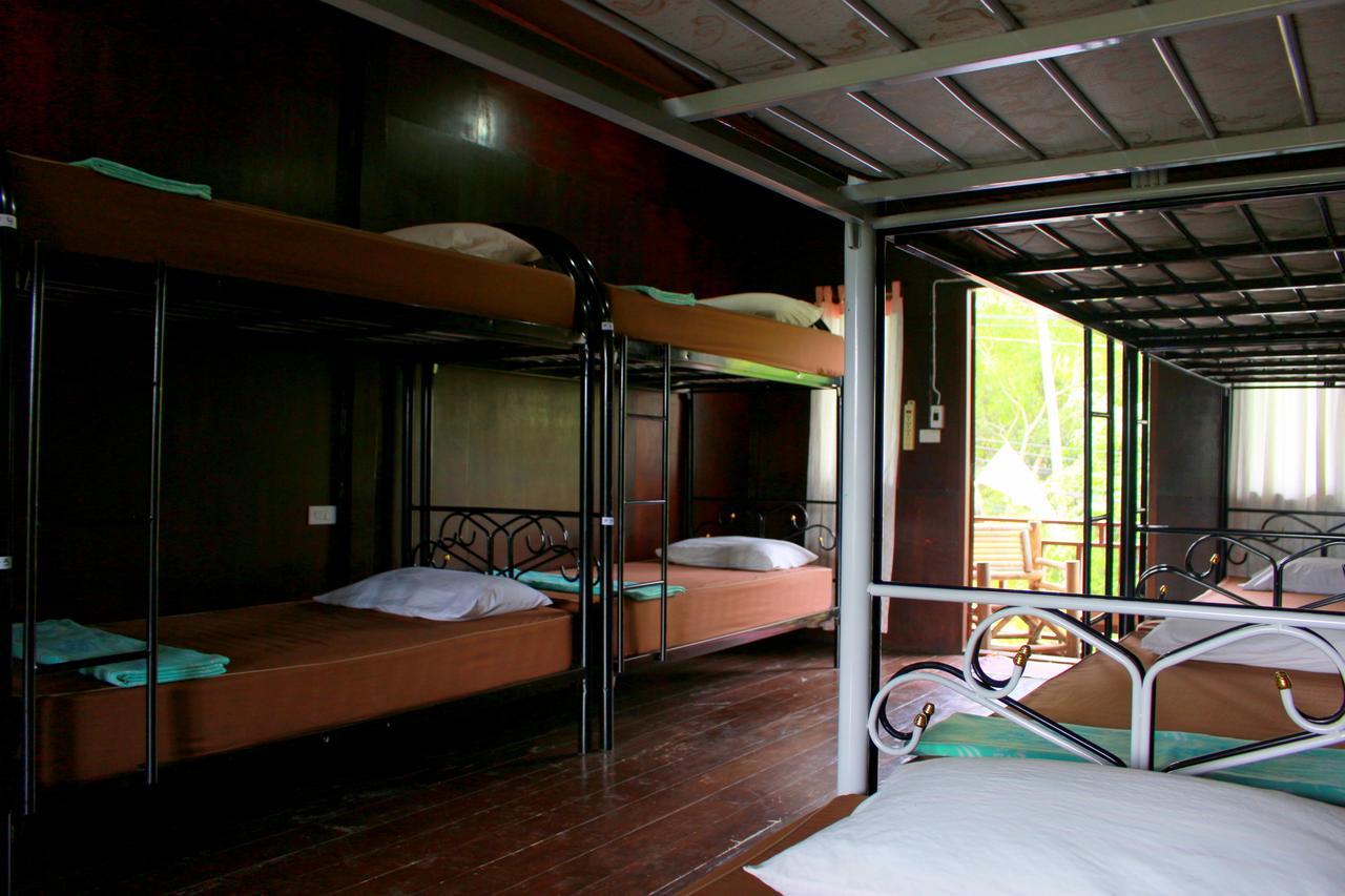 Love Station Hostel Баан-Тай Екстер'єр фото