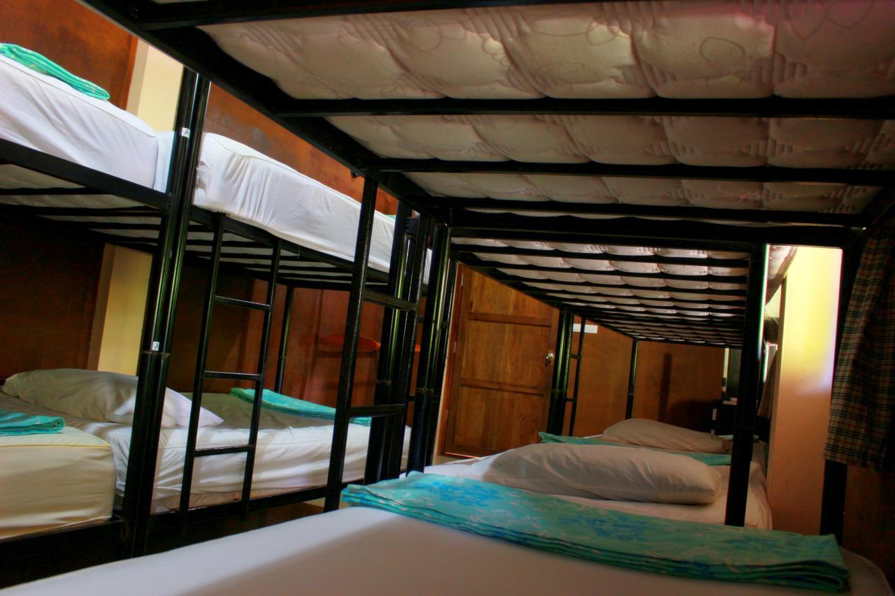 Love Station Hostel Баан-Тай Екстер'єр фото