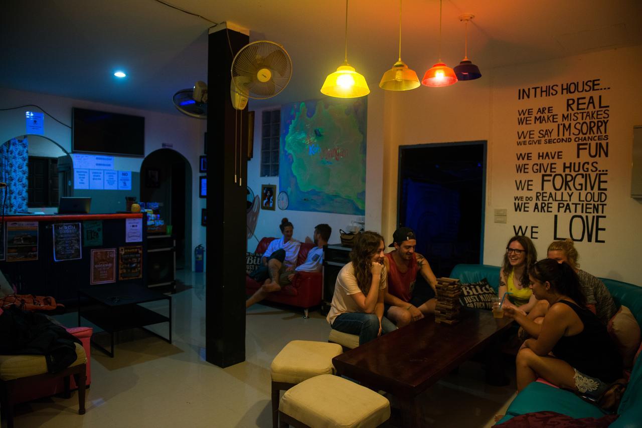 Love Station Hostel Баан-Тай Екстер'єр фото